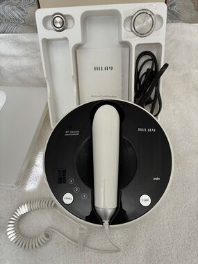 MLAY RF Radio Frequency Facial And Body Skin Tightening Machine.